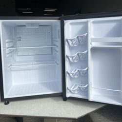 Mini Fridge 