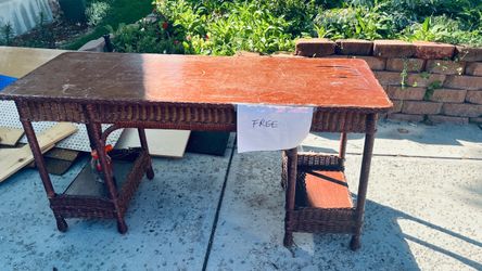 Free- old desk/work bench