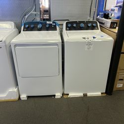 GE WHITE AND BLACK WASHER AND DRYER SET