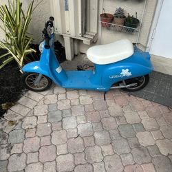 Kids Electric Motorcycle With Charger.   Does Not Hold Charge