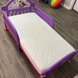 Minnie Mouse Toddler Bed And Mattress (With Comforter and Sheet Set)