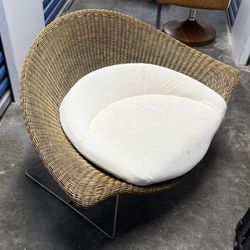 Saccaro Rattan Lounge Chair – Modern Tropical Design
