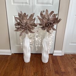 2 Tall Vases With Flower