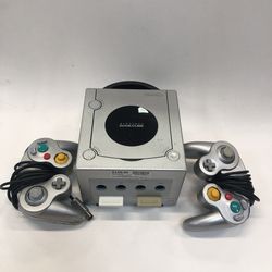 Nintendo GameCube  DOL-101 game console with  2 controllers