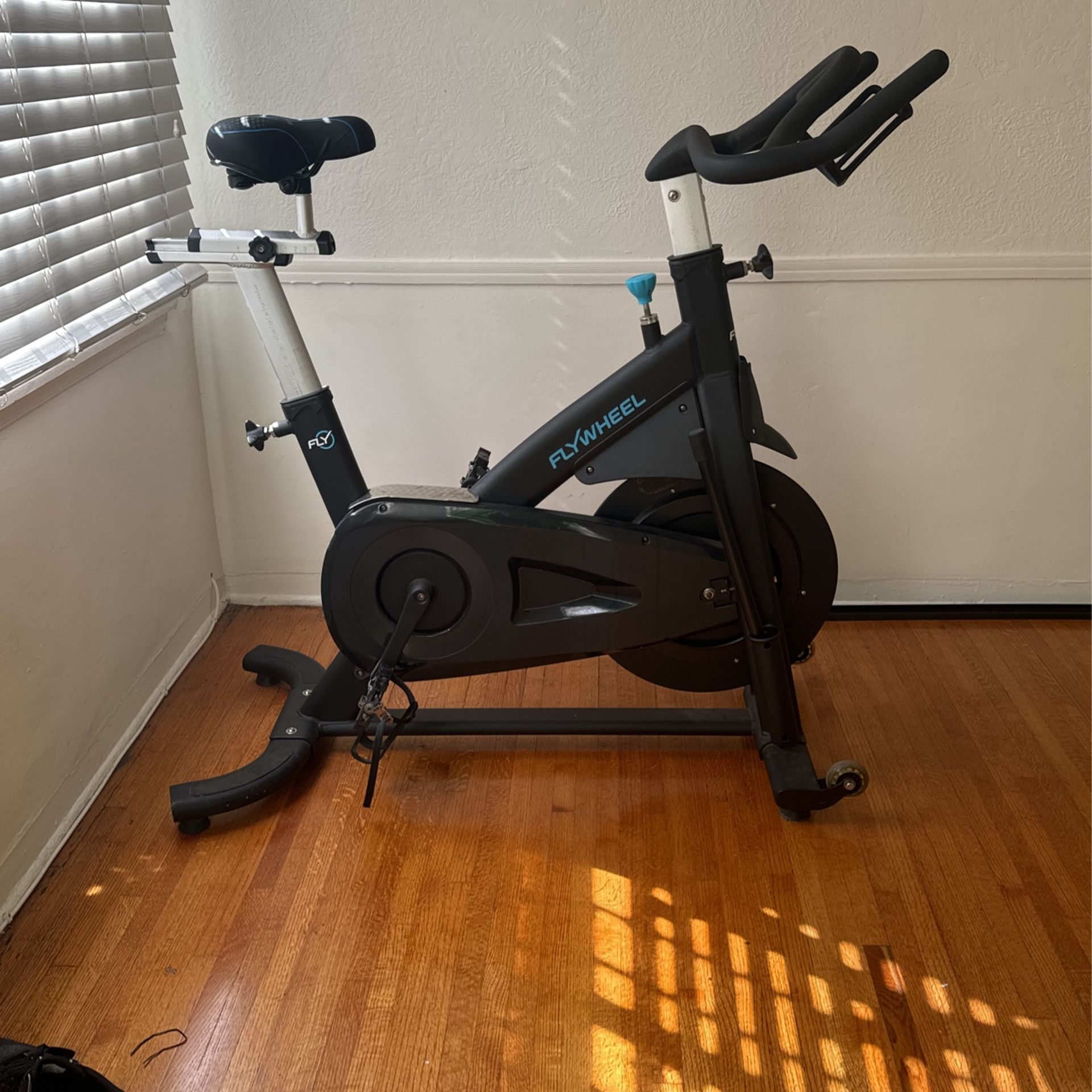 Flywheel Spin Bike / Exercise Bicycle