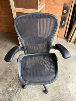 Herman miller aeron size c desk chair