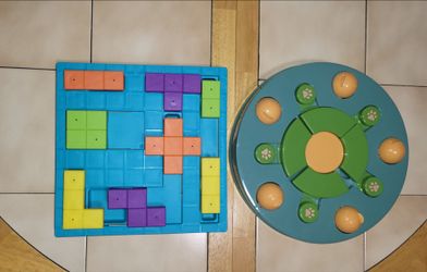 2 food puzzles for pets / dogs