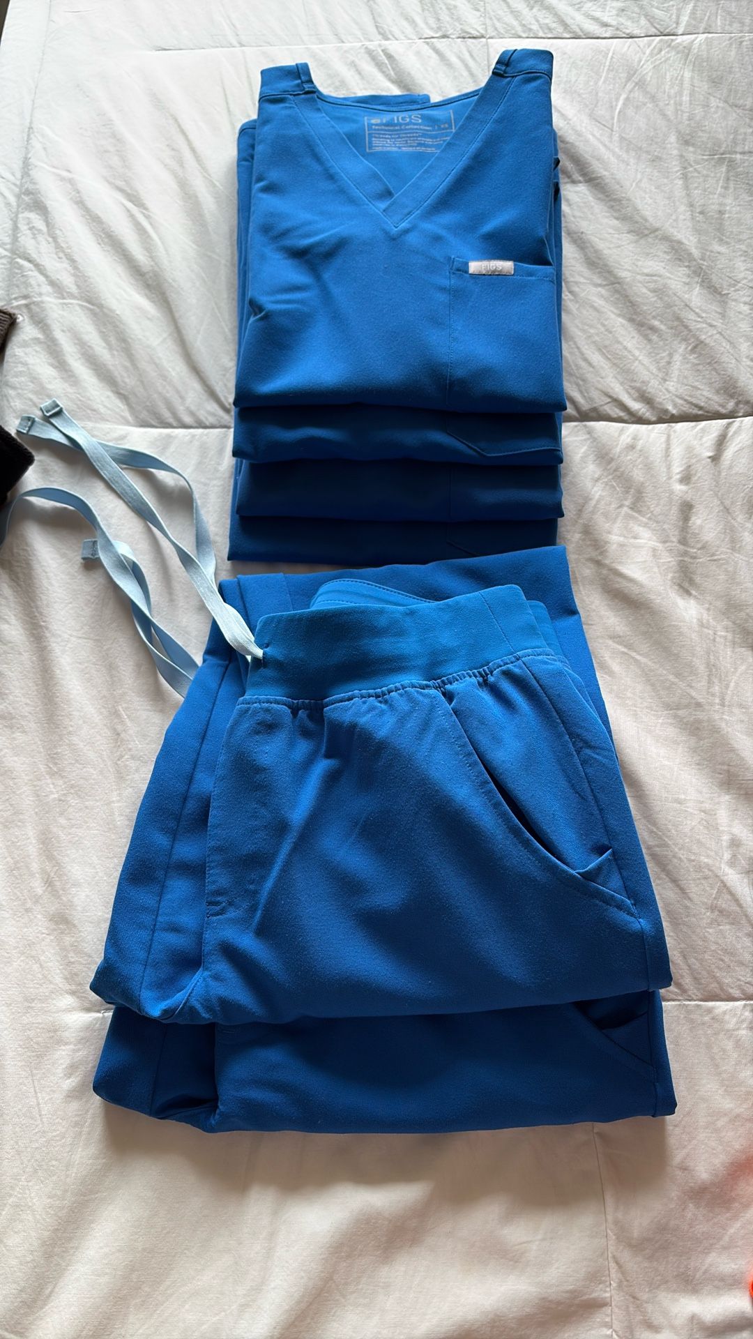 $100 FIGS Scrubs 4 XS Scrub top and 2 XS Scrub pants