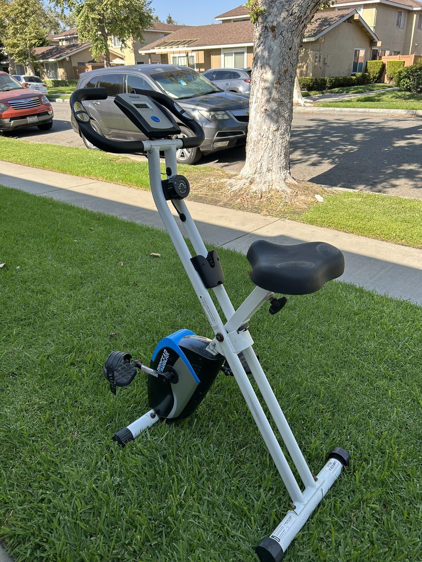 PROGEAR INDOOR EXERCISE BIKE Maximum Weight Capacity 220lbs Original price :$160up