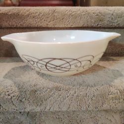 PYREX GOLDEN SCROLL CINDERELLA BOWL