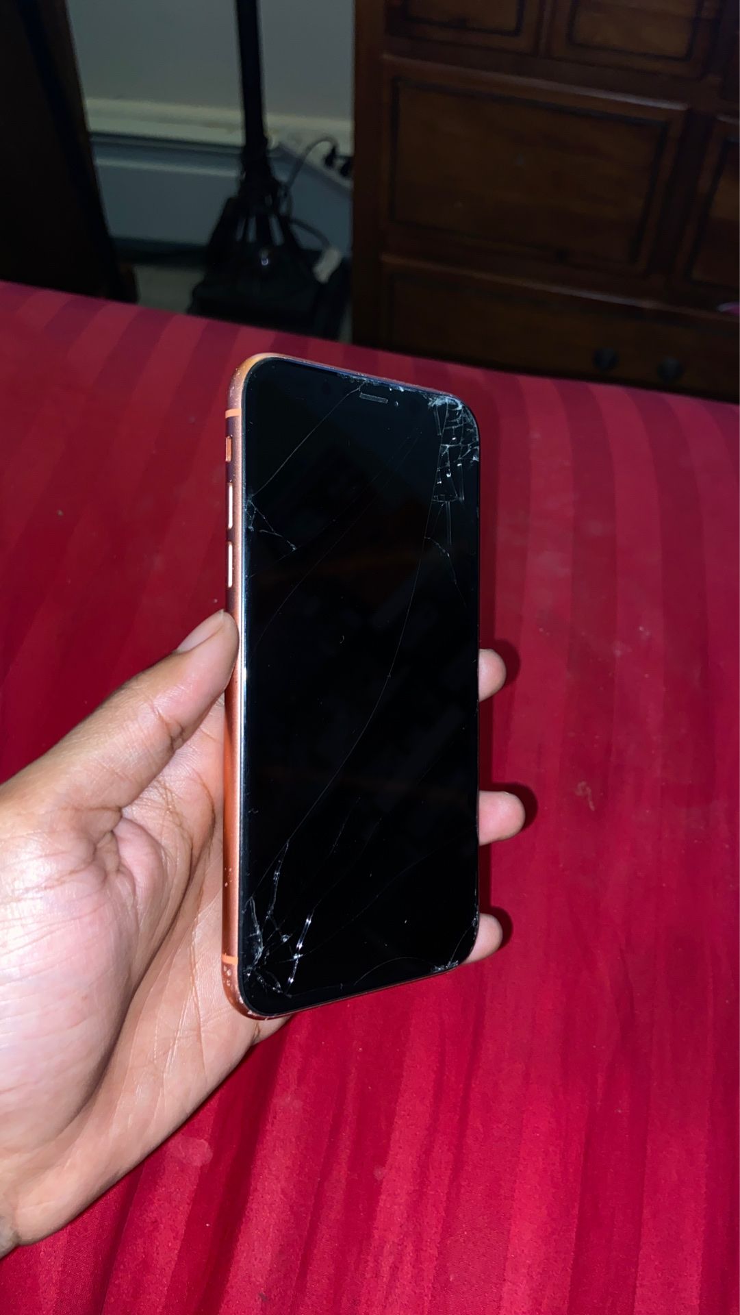 CRACKED IPHONE XR T-MOBILE WITH APPLE CARE