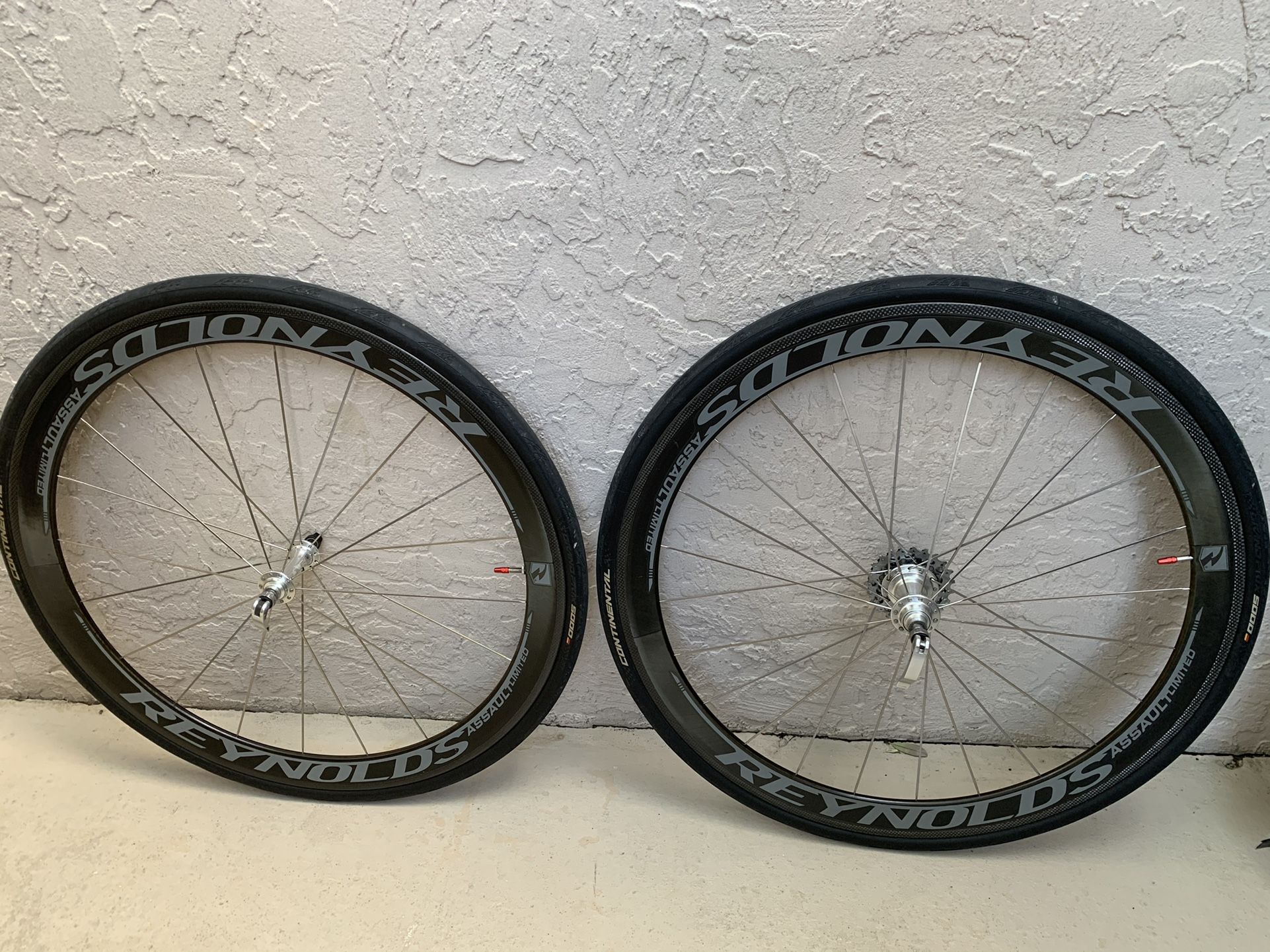 Reynolds Assault Carbón Fiber Clincher Rim Brake Wheel set 10/11spd 40mm