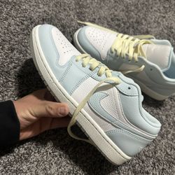 Air Jordan 1 Low Se Glacier Blue