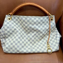 Louis Vutton- Damier Azur Artsy MM