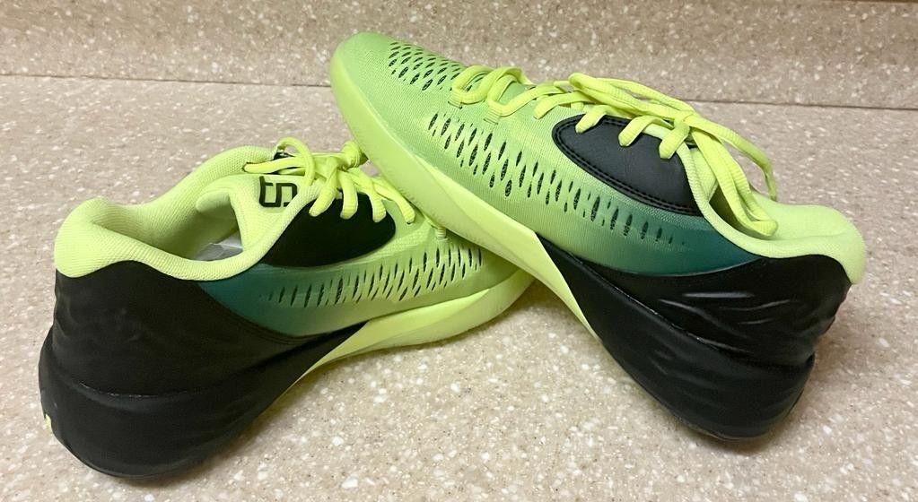 Women's Puma Sneakers