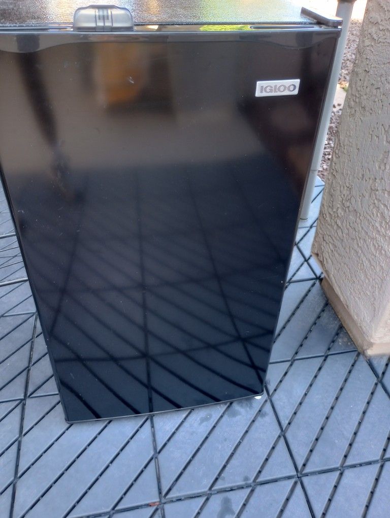 Mini Fridge