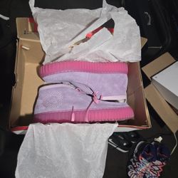 Clarks x Pokemon Torhill Explore 'Mewtwo' Grey/Pink Leather Boots Men's Size 10 Or Women's Size 11.5 Amazing Like New Condition With Og Box 