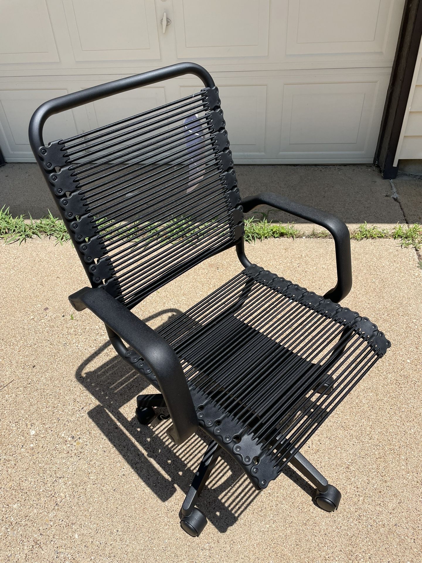 CB2 STUDIO III BUNGIE OFFICE CHAIR - BLACK - EUC