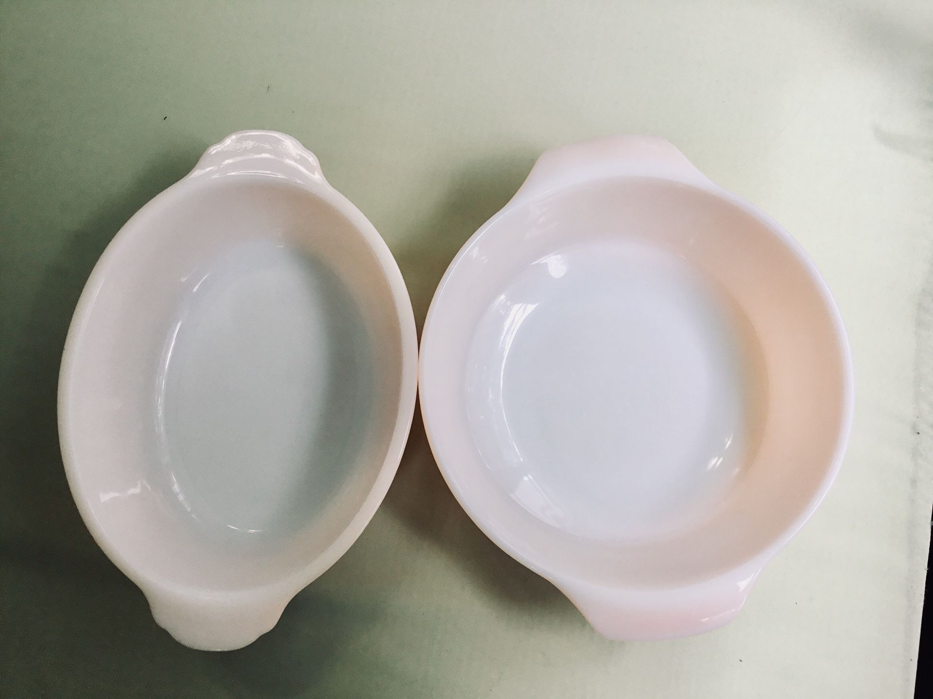 SET OF 2 ANCHOR HOCKING/ FIRE KING #467 AND #437 OPAQUE MILK GLASS CASSEROLE DISH.