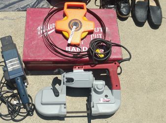 Millwakie Band Saw With 4 Blades