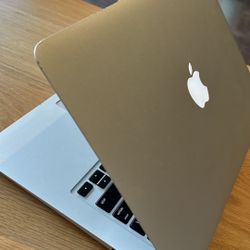 Apple MacBook Air 13” I5/8GB/256GB SSD $180