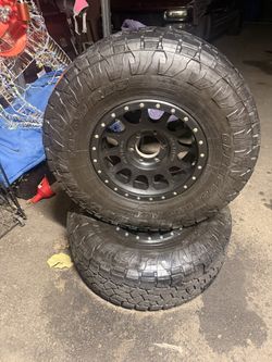 Toyo Tiers 35s On Method Rims..