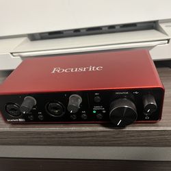 Focusrite Scarlett 2i2 USB Audio Interface – Like New w/ Box