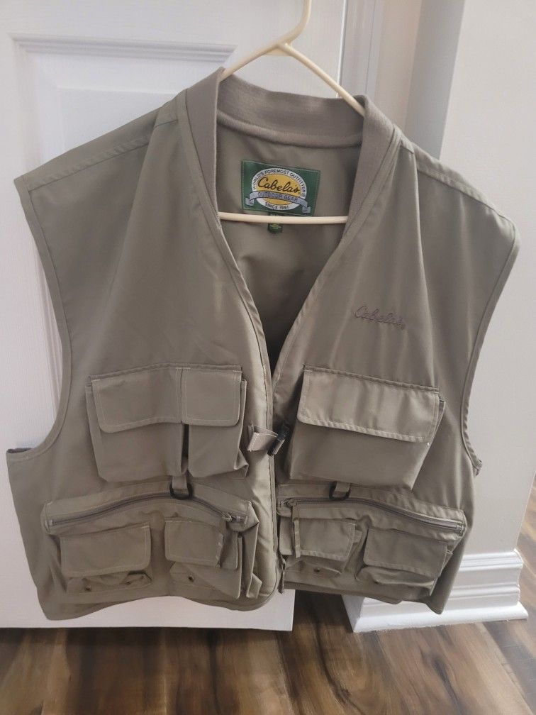 Cabellas Fishing Vest Like NEW!