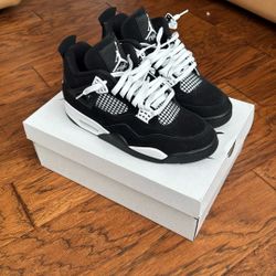 Jordan 4 Retro White Thunder (2024)