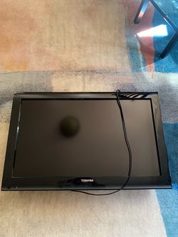 Toshiba 32in TV with Wall-mount