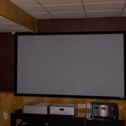 Yamaha projector with screen