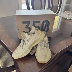 Adidas Yeezy Boost 350 V2 Light Size 9 For Sale 200$ 