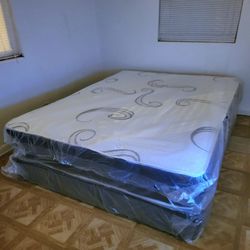 NEW QUEEN-SIZE MATTRESS AND BOX SPRING 💤