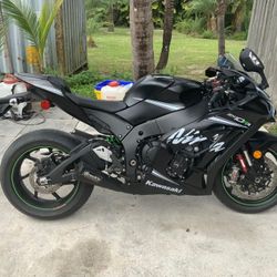 2017 Kawasaki  Ninga  ZX 1000R ZX 1000rr  Winter Addison  / Snow Flak Brock  exhaust Beutifle Bike New Battery with trickle charger no low balls you w