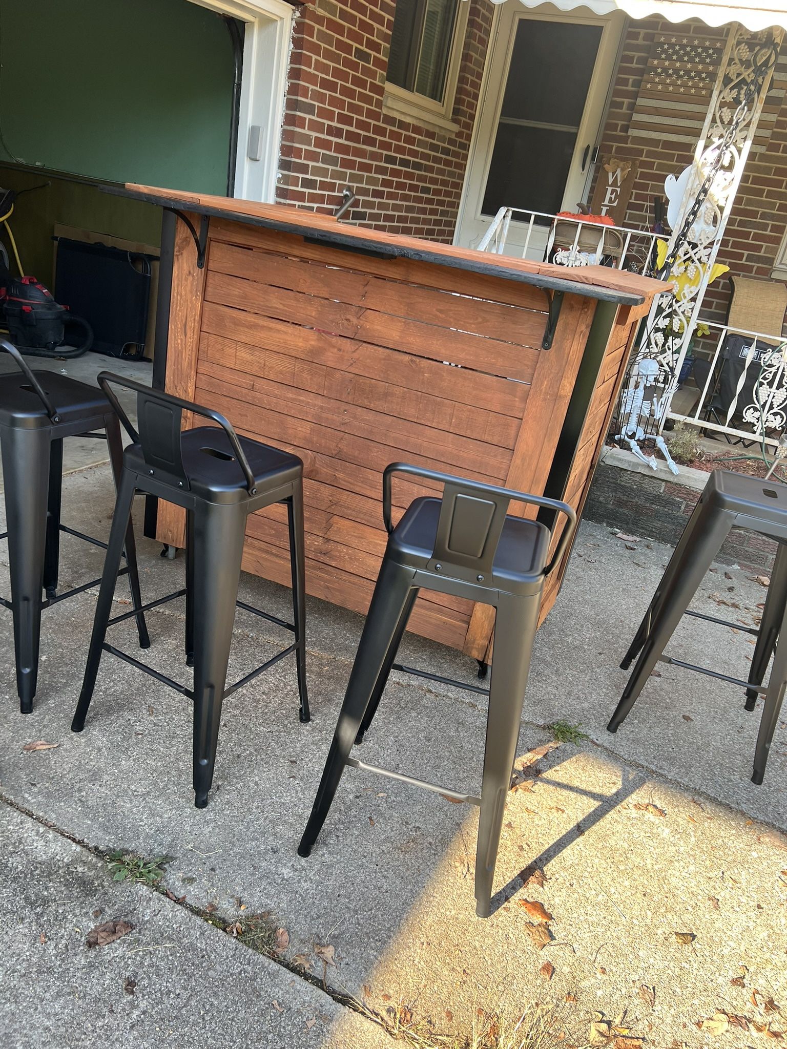 Refurbished Solid Wooden Cedar/ Black Patio Bar + 4 Bar Stools