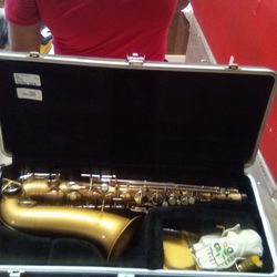 Bundy Saxophone With Case And Accessories Included 