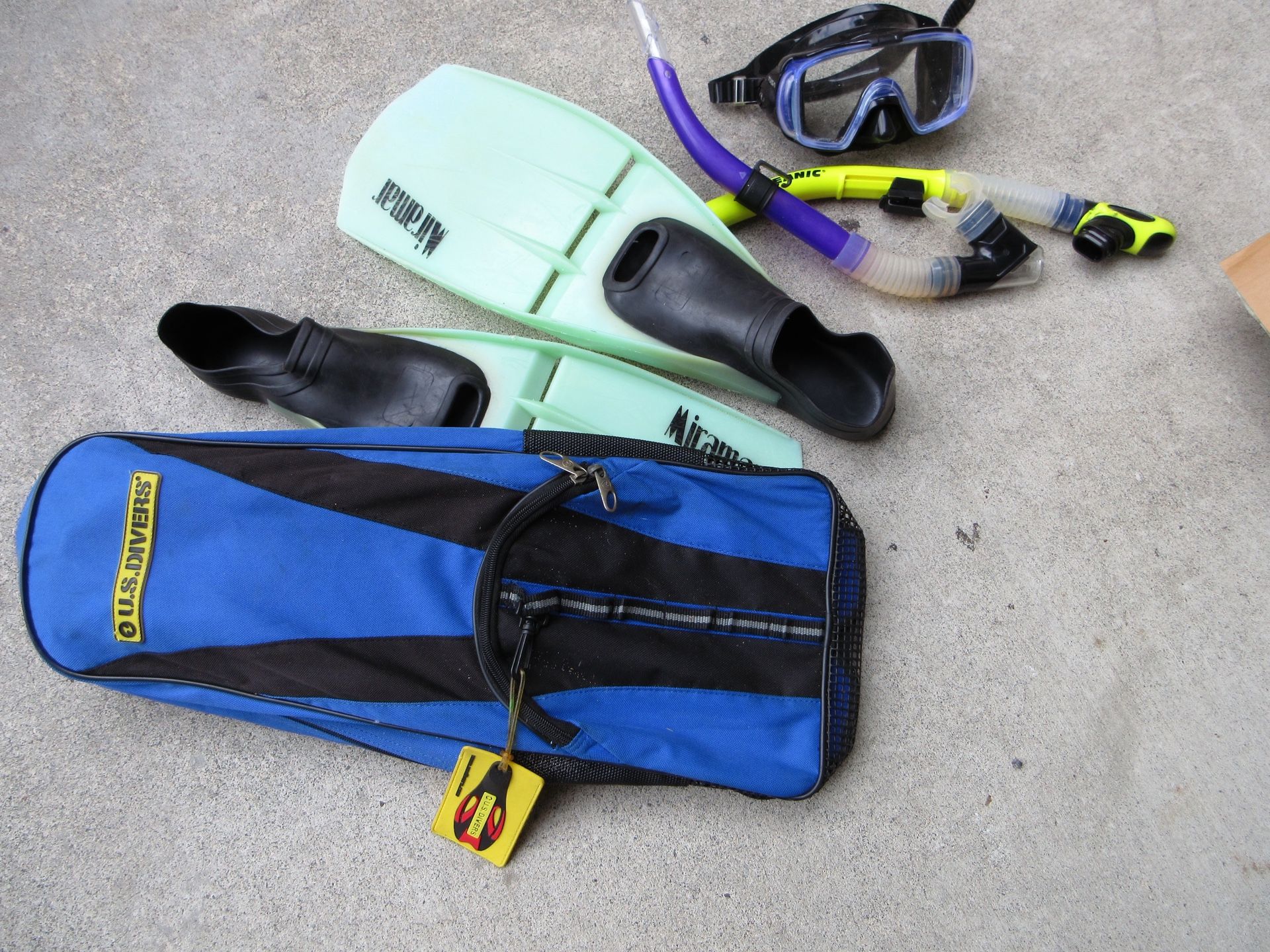 Snorkeling Gear Mask Fins Snorkel Set