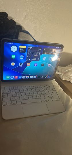 M1 iPad Air 5TH Gen  64GB WiFi and Cellular