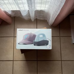 Cricut Hat Press – BRAND NEW 
