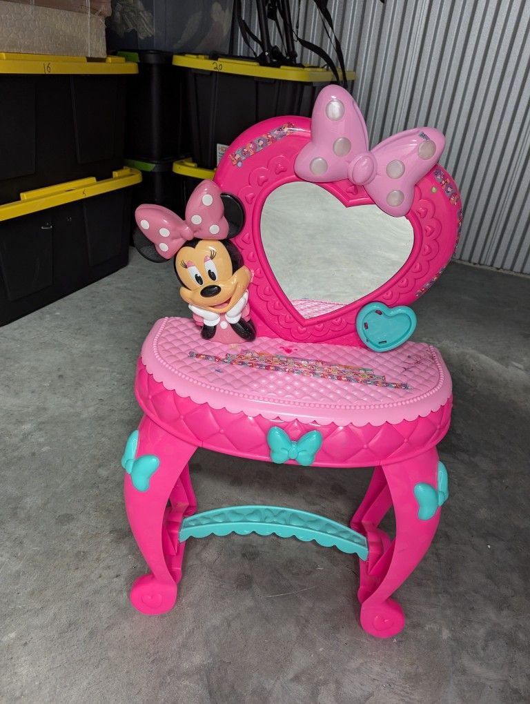 Minnie Mouse Makeup Table