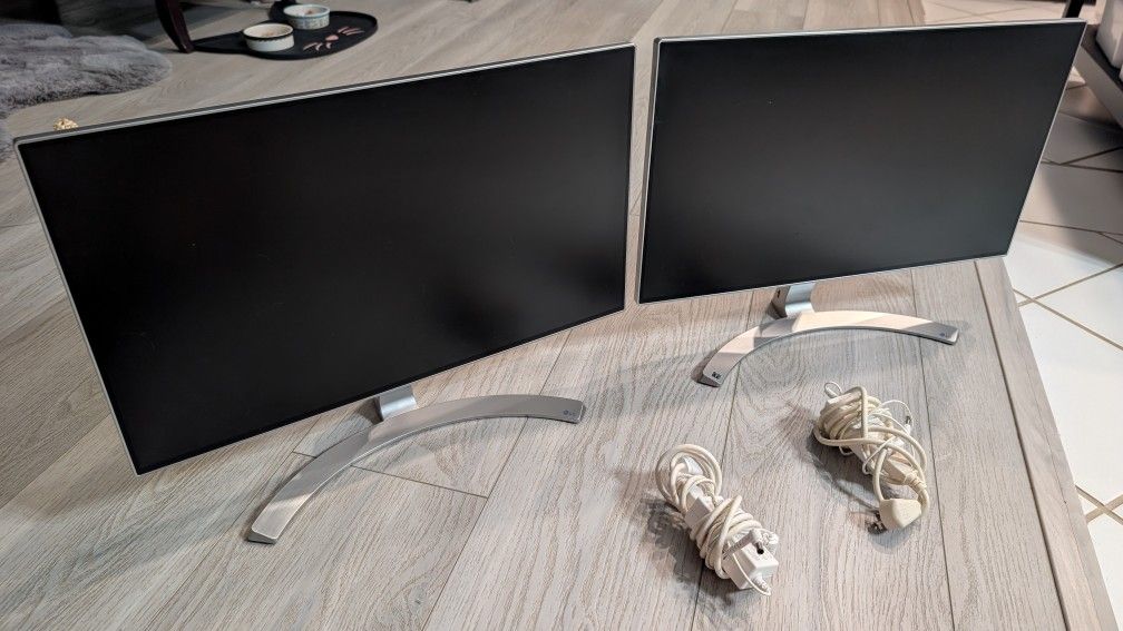 LG 24" Monitors x2