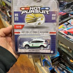 Collectible Greenlight Hot pursuit 2013 Ford Escape police truck 1:64 Scale Diecast 