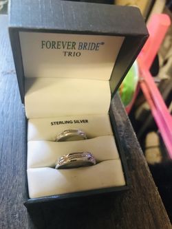His and hers wedding band set