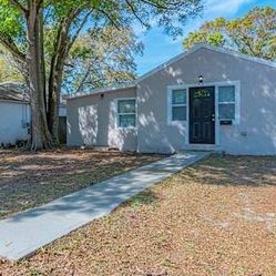 4 BEDS/2 BATHS with Garage! Vacant!