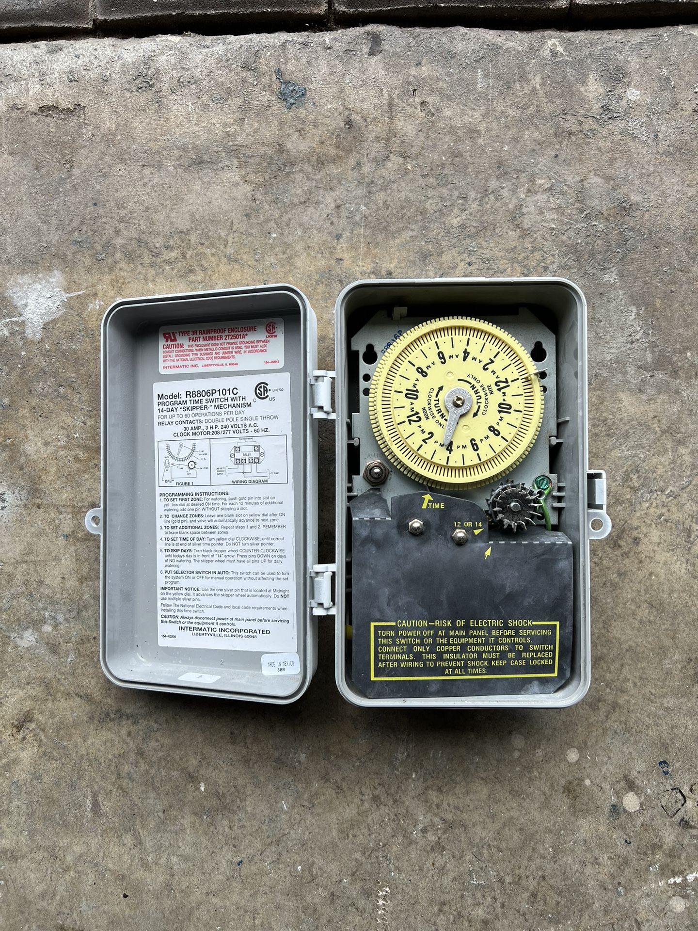 Intermatic R8806P101C Bewässerungs-Timer Mit 14-Tage-Skipper – 208/277V, 25A, Regendicht Für Sprinkleranlagen
