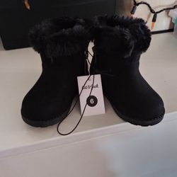 Toddler Boots Size 6.