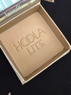 Benefit Hoola Lite Matte Bronzer