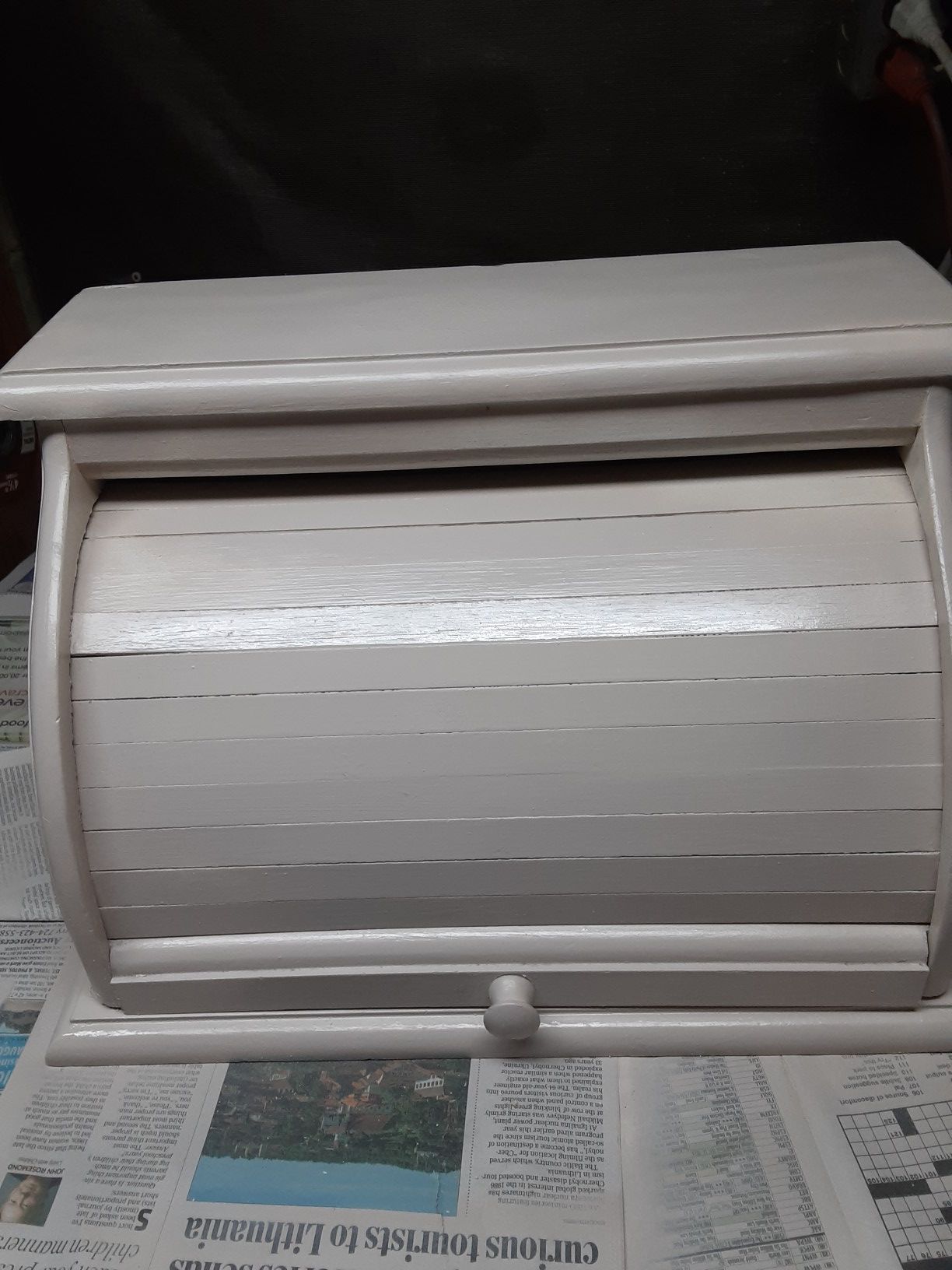 Beige bread box