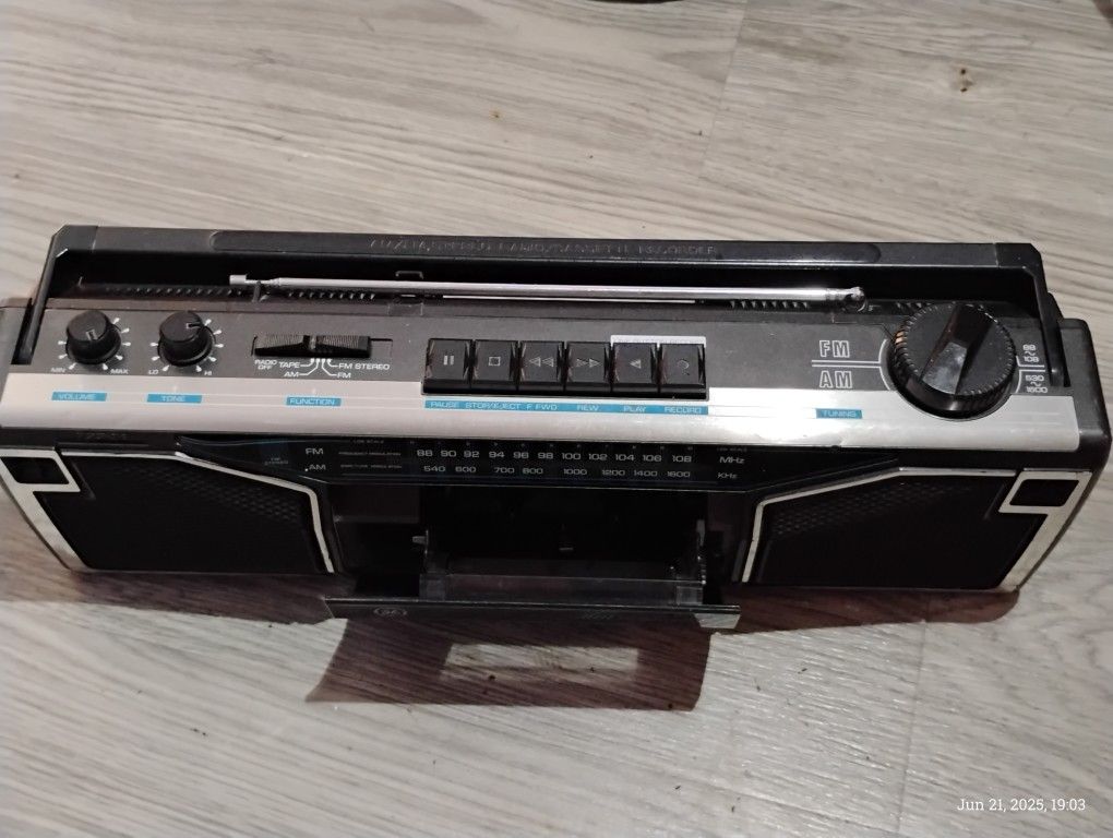 80s Ghetto Blaster Vintage Like New