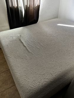 California Queen Bead And Bed Frame